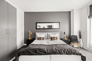 Junior-suite - 1 kingsize-seng - ikke-ryger | Allergivenligt sengetøj, skrivebord, strygejern/strygebræt, sengetøj