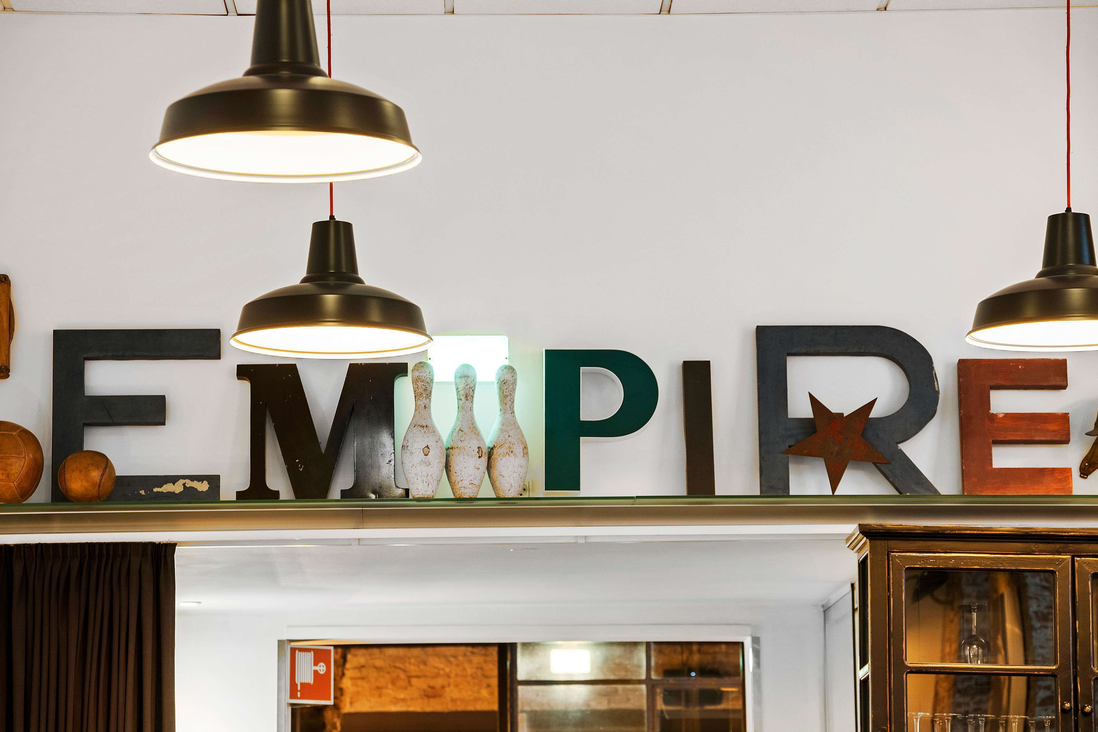 lunch and dinner served, american cuisine