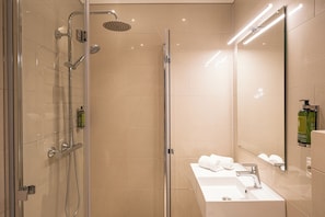 Hair dryer, heated floors, towels - The Villa Self Check-In Boutique Hotel (Stavanger)