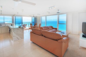 Flat-screen TV - Golden Sands on the Beach (Main Beach)