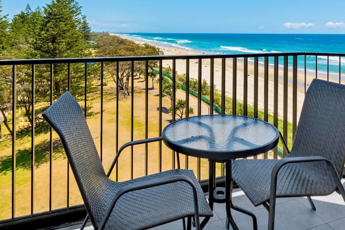 2 Bedroom Beachview | Balcony