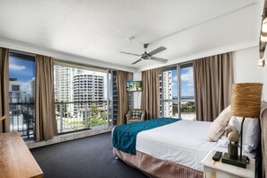 Individually decorated, individually furnished, laptop workspace - Golden Sands on the Beach (Main Beach)