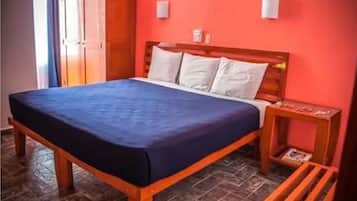 Habitación estándar, 2 camas matrimoniales | Caja de seguridad en la habitación y decoración personalizada