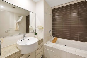 Apartment, 2 Bedrooms, Ocean View | Bathroom | Combined shower/tub, hair dryer, towels