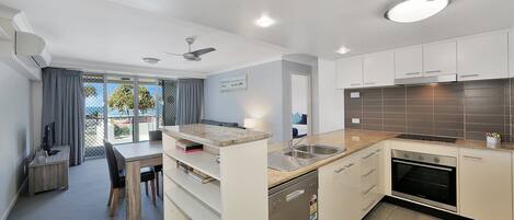 Apartment, 2 Bedrooms, Ocean View | Private kitchen