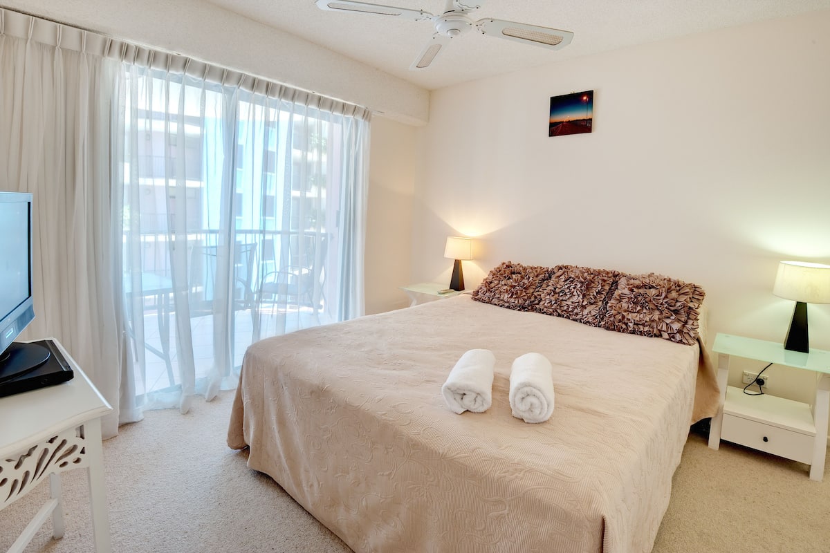 1 Bedroom Rooftop Apartment | Soundproofing, iron/ironing board, free WiFi