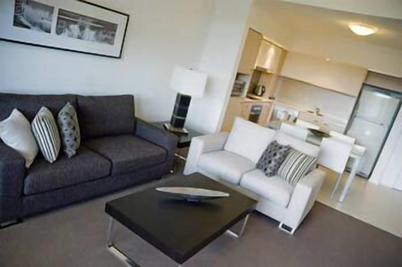 Departamento, 1 habitación | Área de sala de estar | Televisión de plasma 