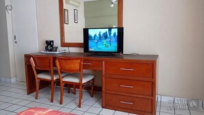 Standaard tweepersoonskamer | Een bureau, gratis wifi