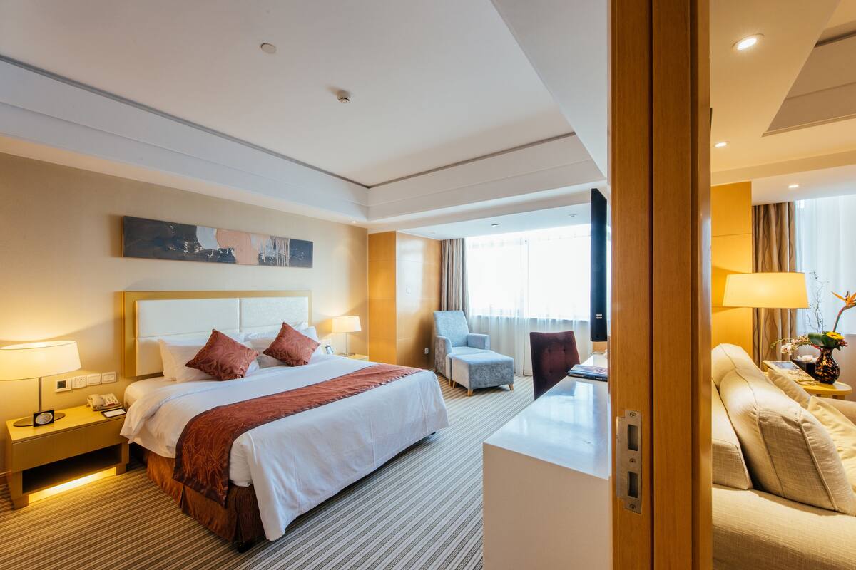 Minibar, in-room safe, desk, soundproofing