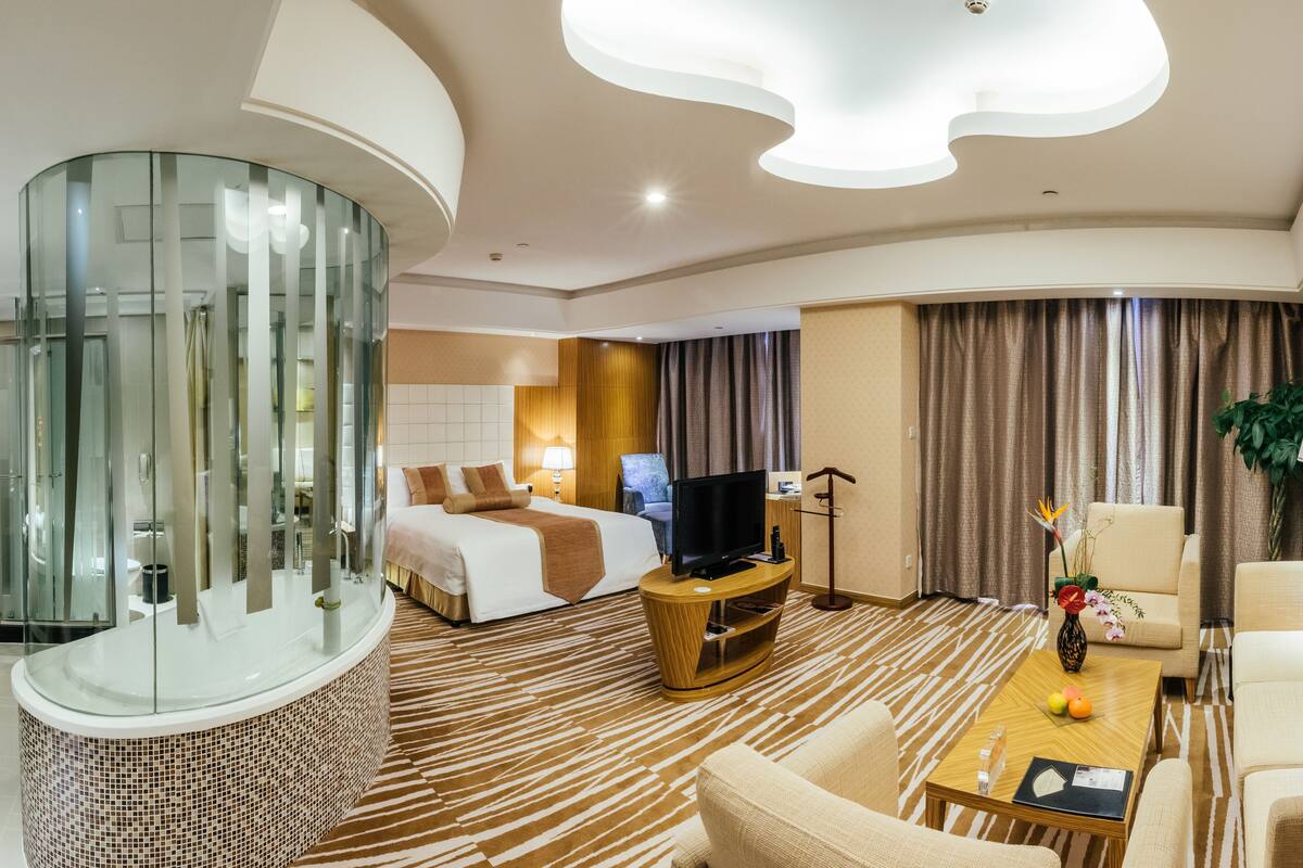Minibar, in-room safe, desk, soundproofing