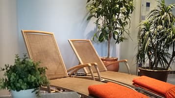 Sauna, boblebad, kropsbehandlinger, hot stone-massage