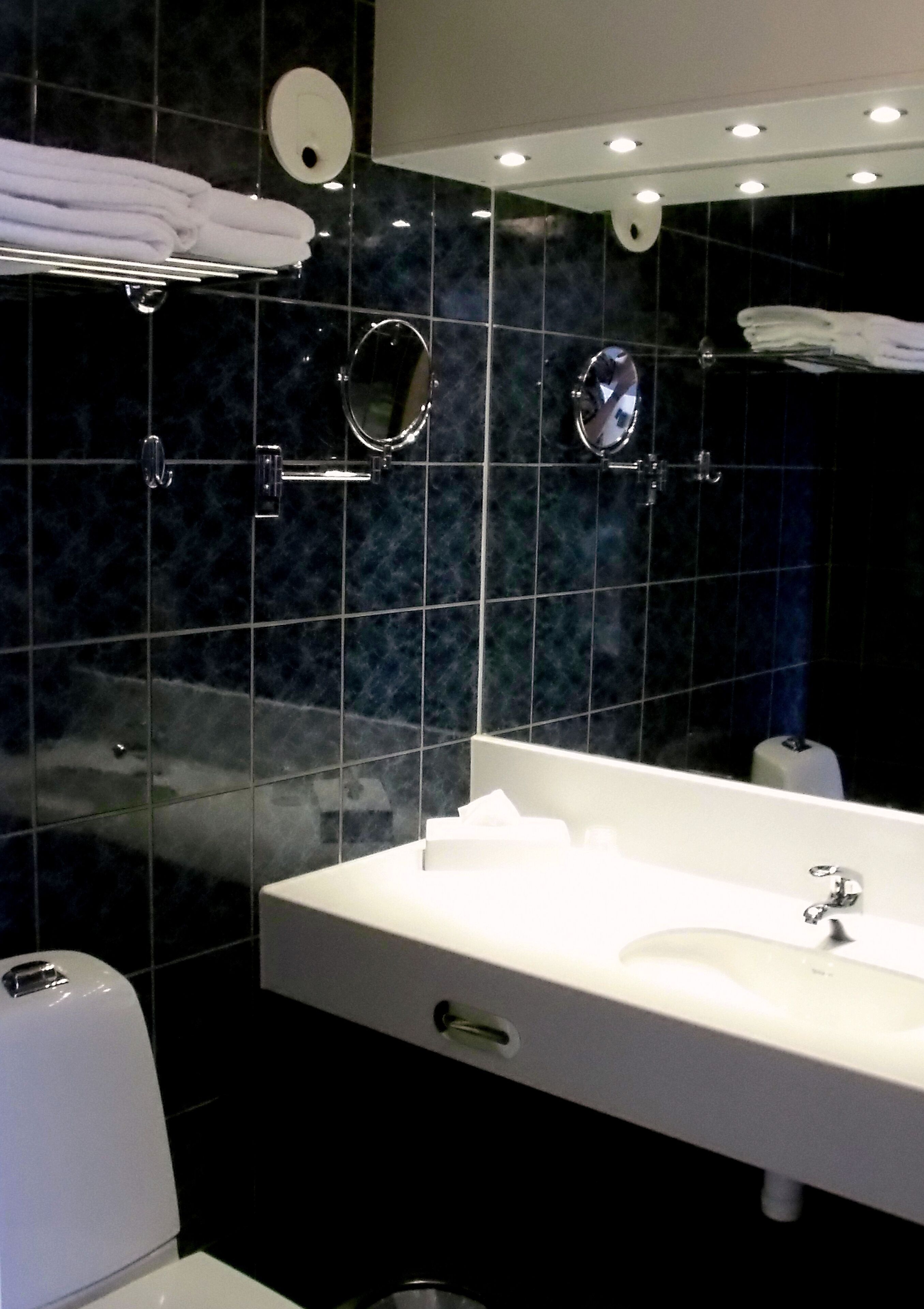 1 bedroom, hypo-allergenic bedding, blackout curtains, free wifi