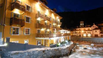 Façade de lâhĂ©bergement - soirĂ©e/nuit