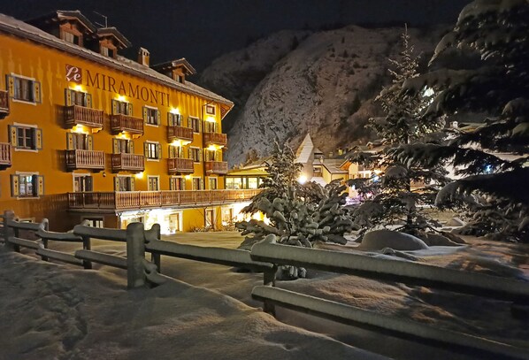 Front of property - evening/night