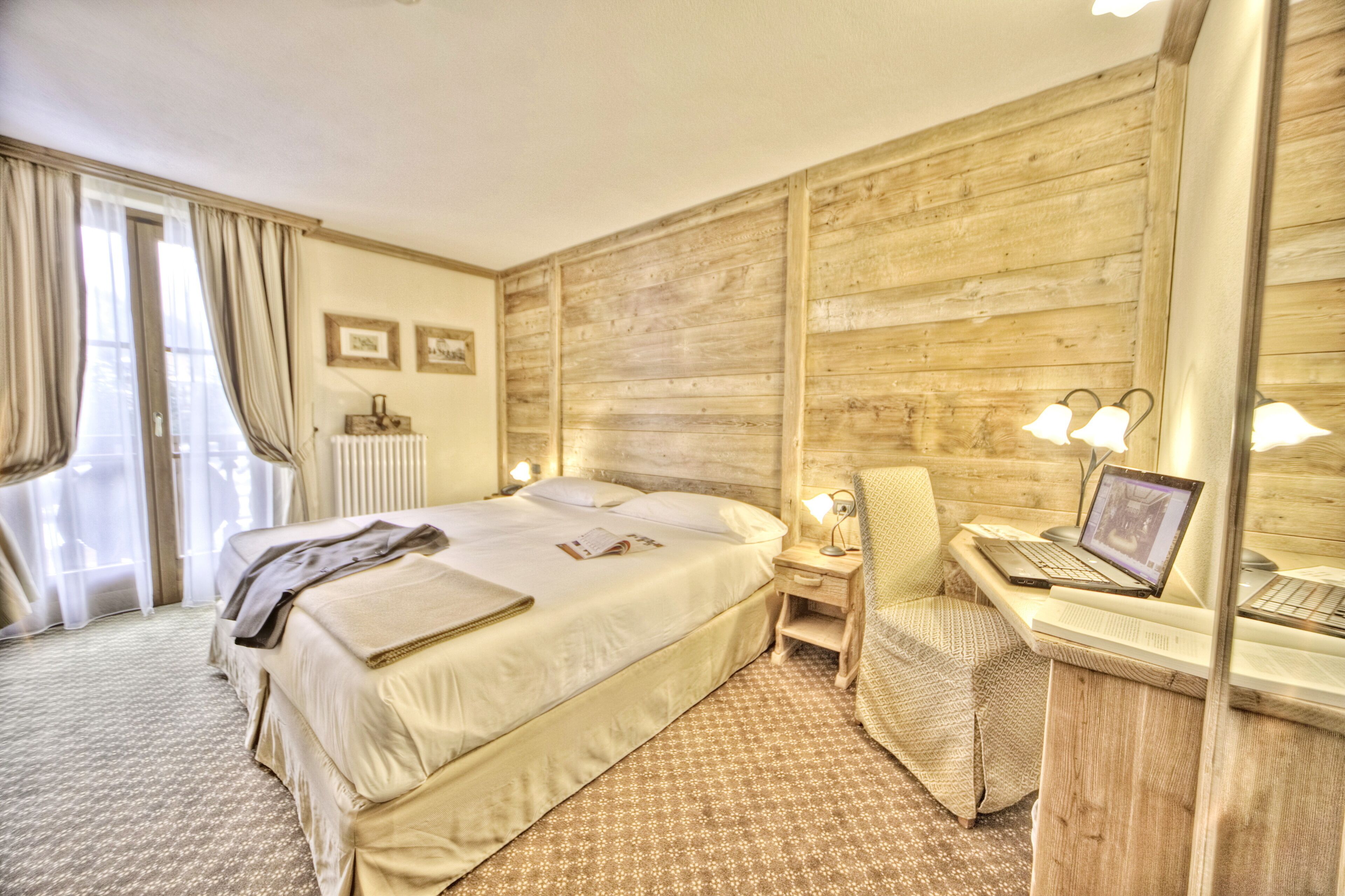 superior double room | minibar, in-room safe, desk, soundproofing