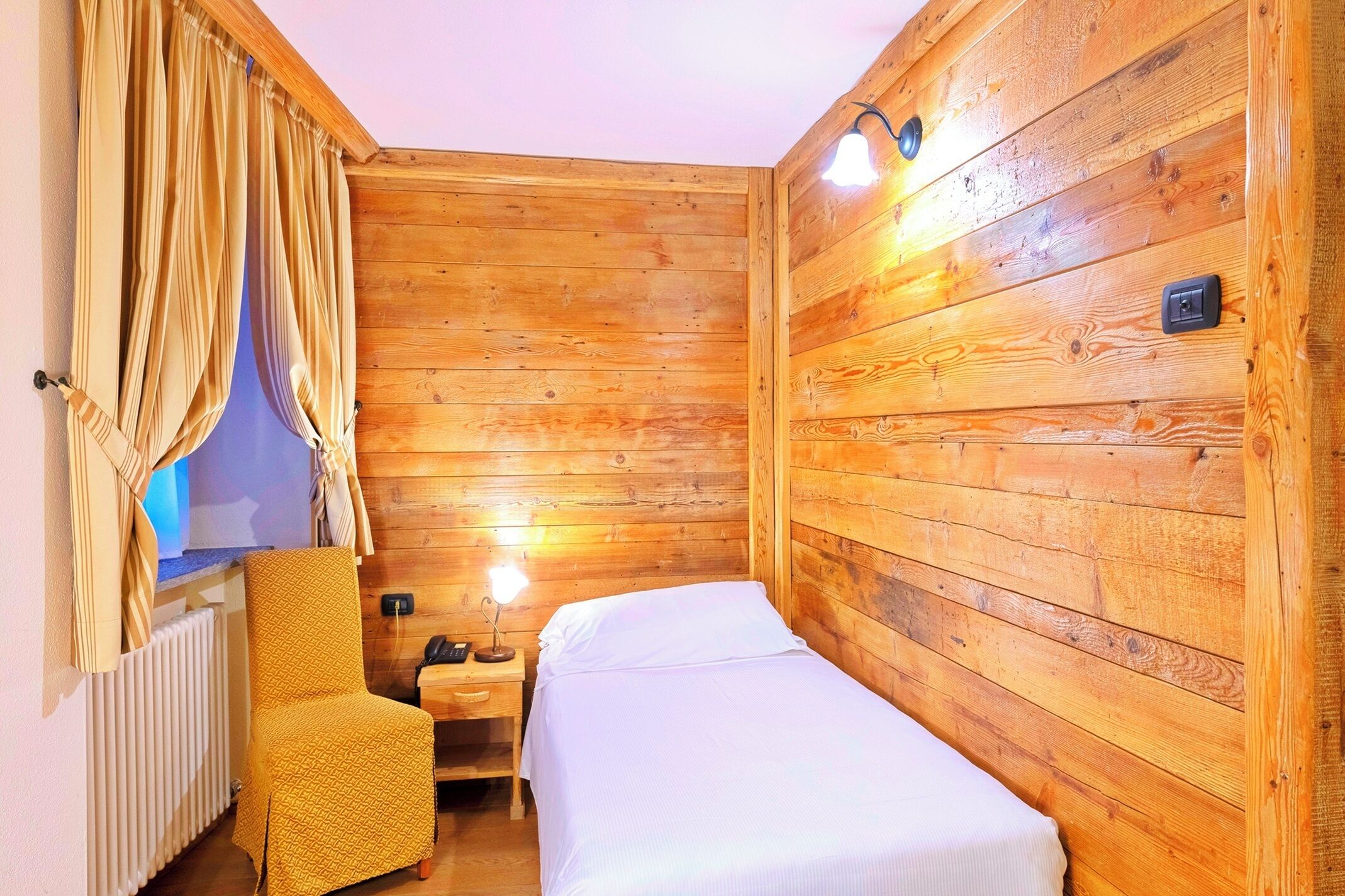 single room, 1 single bed | minibar, in-room safe, desk, soundproofing