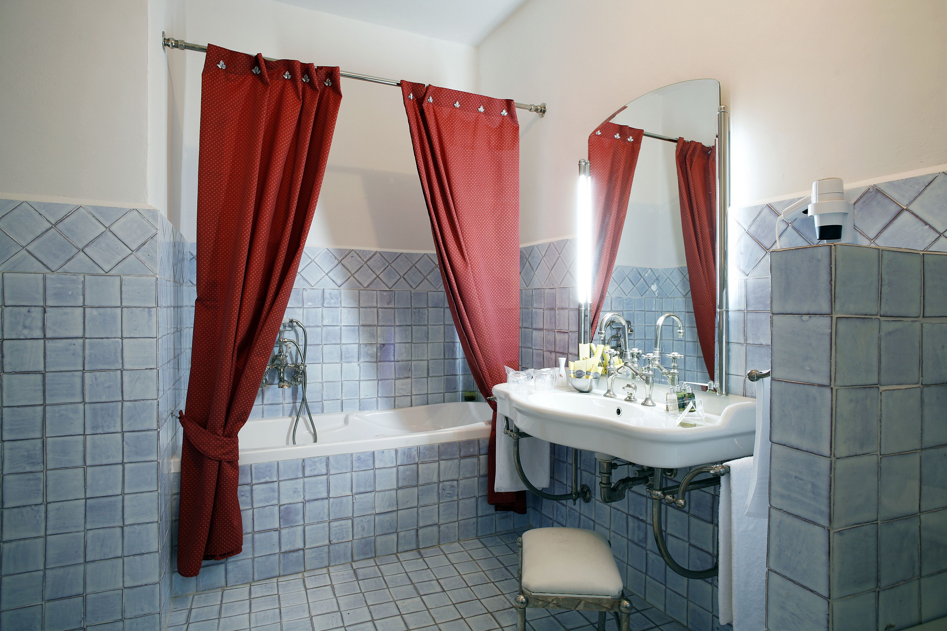 suite, garden view | bathroom | designer toiletries, hair dryer, bidet, towels