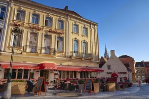 Egy történelmi épület, melynek földszintjén a „Hotel Putje” nevű étterem található.