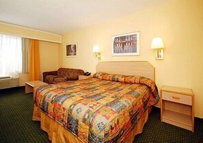 Habitación estándar, 1 cama King size | Tabla de planchar con plancha, internet por cable gratis y despertador 