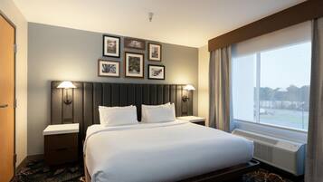 Junior Suite | Premium bedding, pillowtop beds, in-room safe, blackout drapes