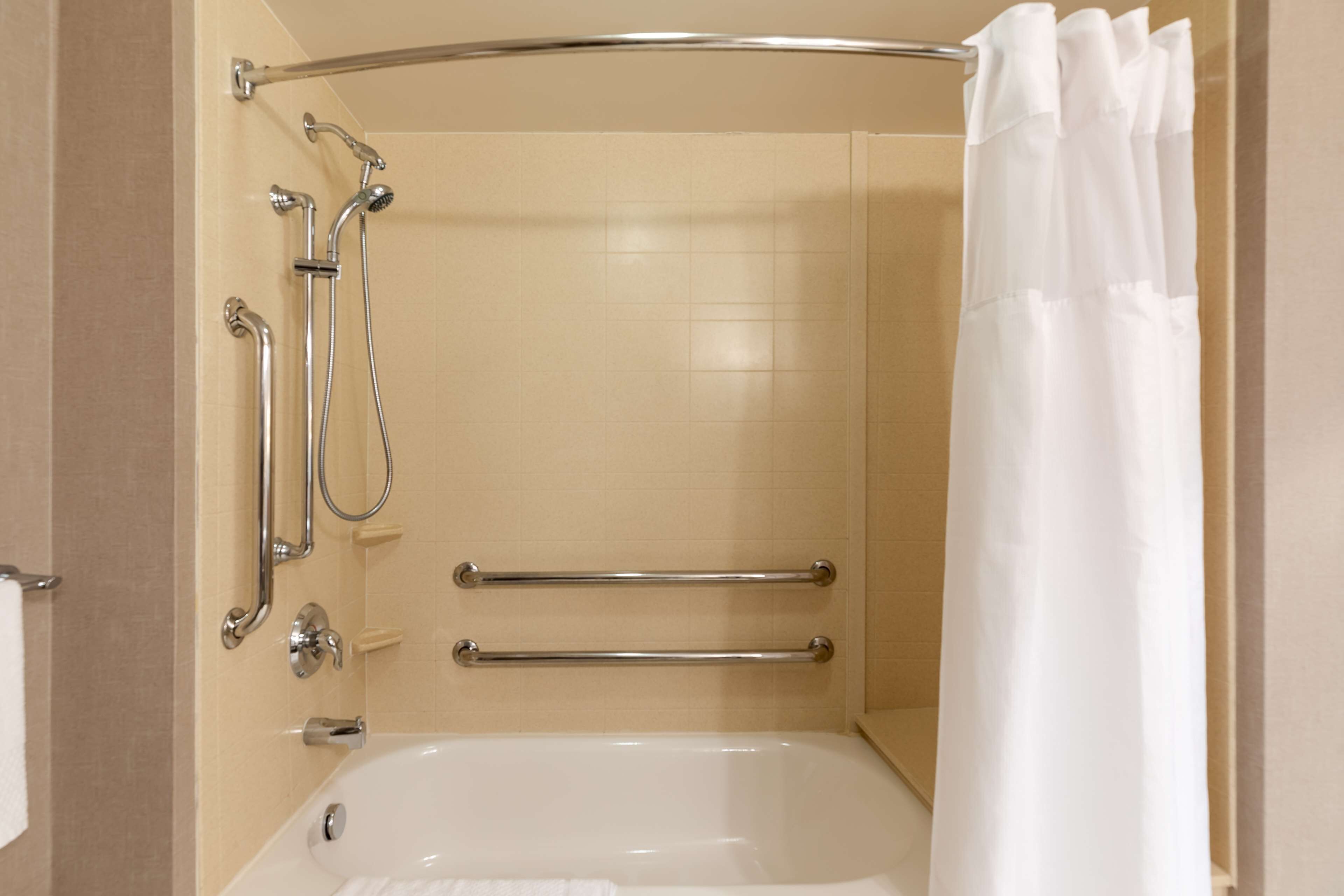 combined shower/bathtub, free toiletries, hair dryer, towels