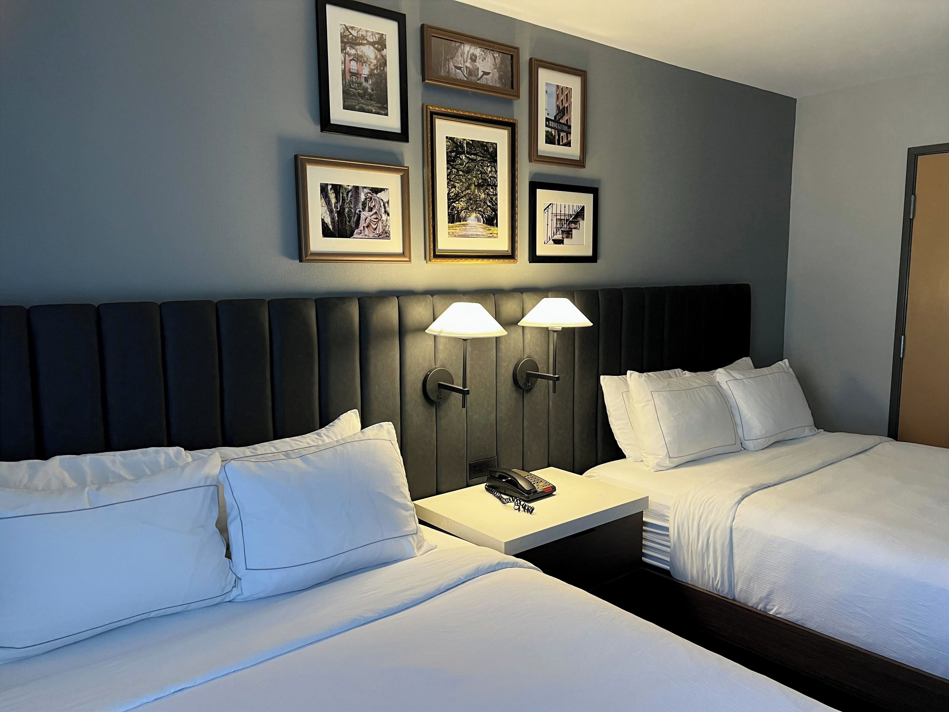 高級寝具、ピロートップベッド、セーフティボックス (室内)、遮光カーテン