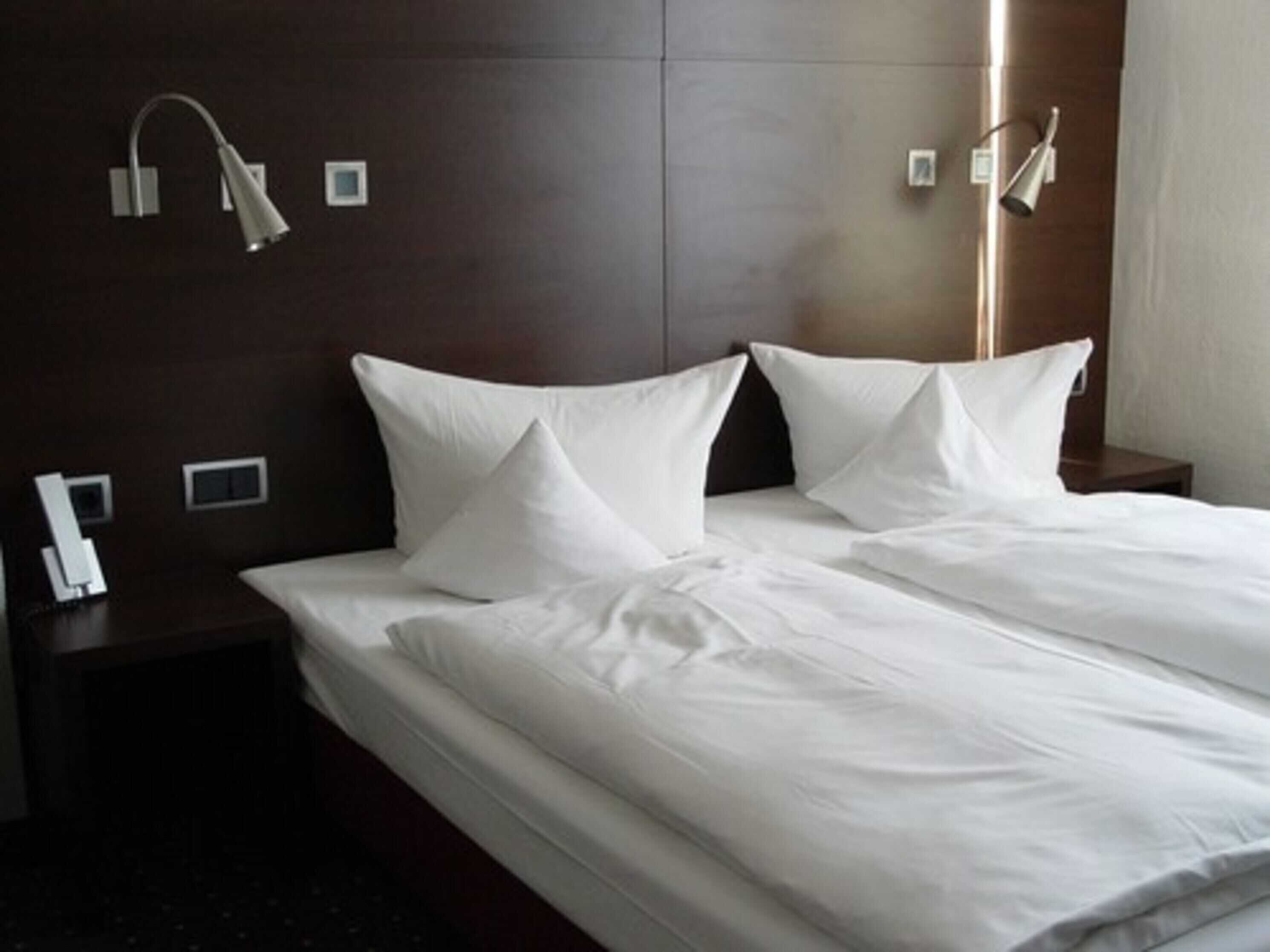 business double room | minibar, in-room safe, desk, soundproofing