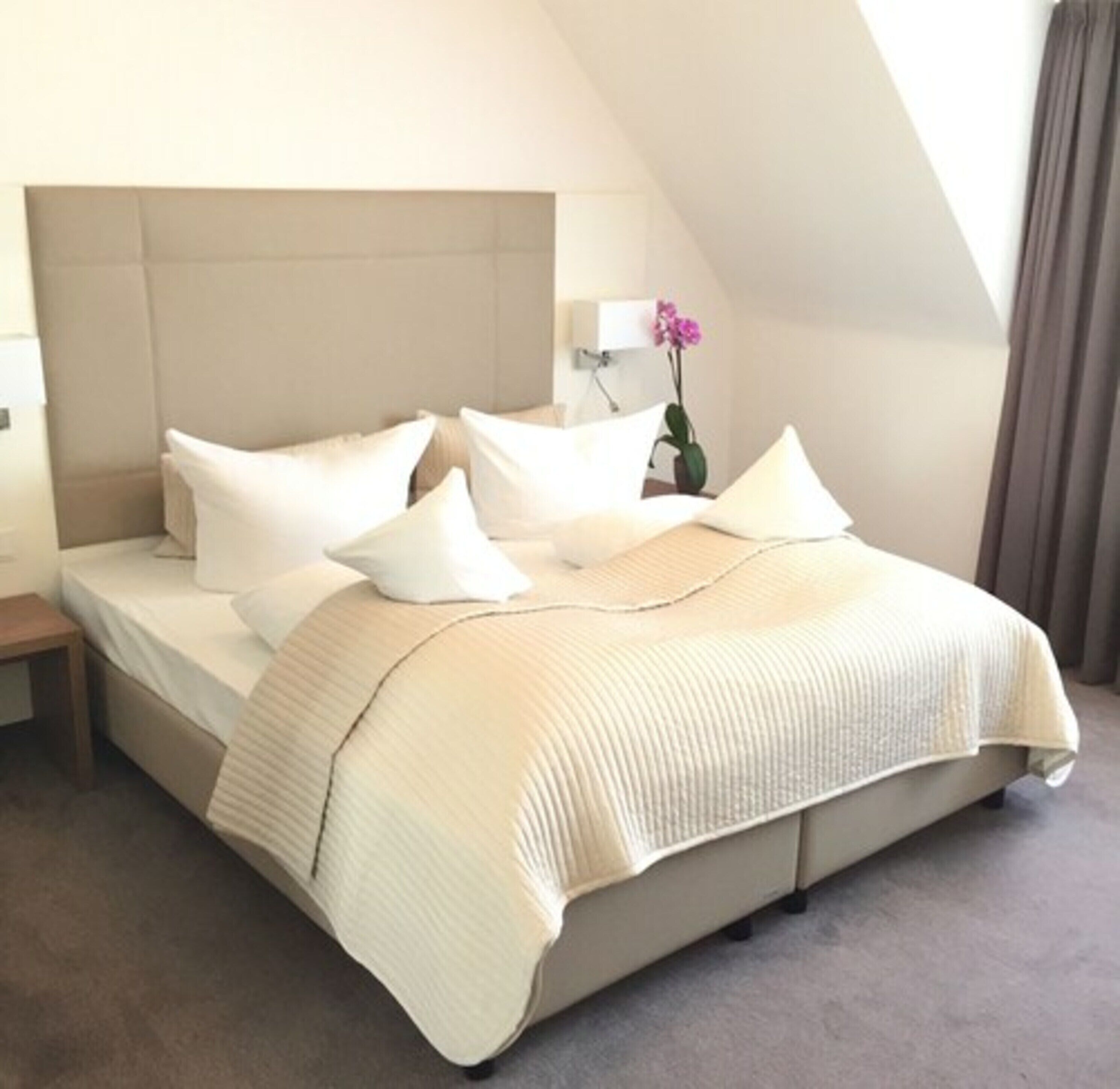 business double room | minibar, in-room safe, desk, soundproofing