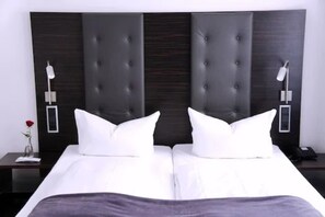 Business Single Room | Minibar, in-room safe, desk, soundproofing