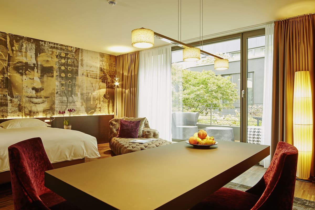 Superior apartman | Minibár, széf a szobában, íróasztal és sötétítőfüggöny