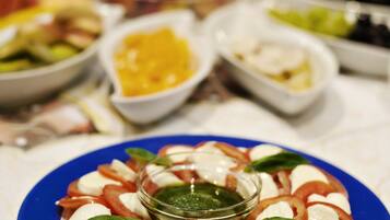 Daily buffet breakfast (CZK 280 per person)