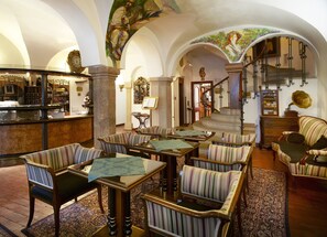 入住/退房自助服务终端