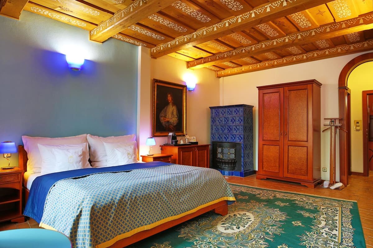 deluxe single room | premium bedding, minibar, in-room safe, desk