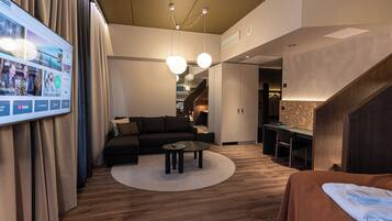 In-room safe, desk, blackout drapes, soundproofing