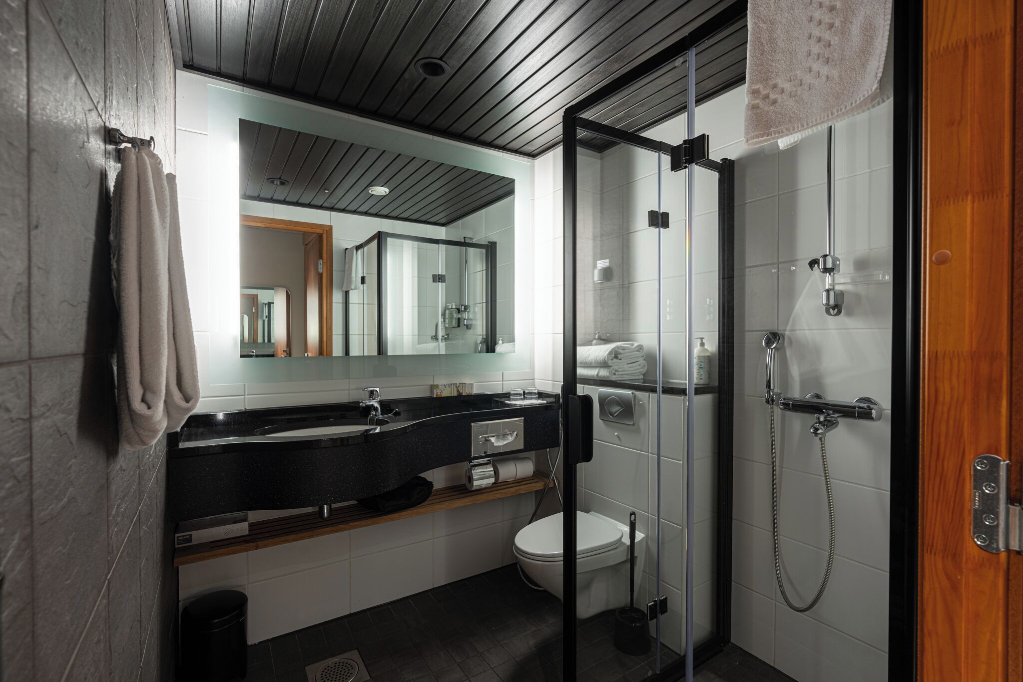 Superior Room, 1 King Bed (extra bed possibility) | Bathroom