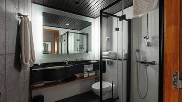 Superior Room, 1 King Bed (extra bed possibility) | Bathroom