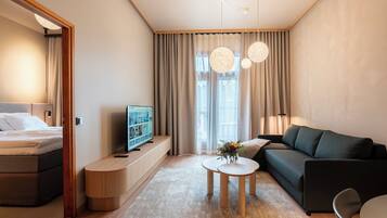 Zimmersafe, Schreibtisch, VerdunkelungsvorhÀnge, schallisolierte Zimmer