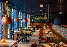 3 restaurantes, com serviço de café da manhã e almoço; culinária tex-mex