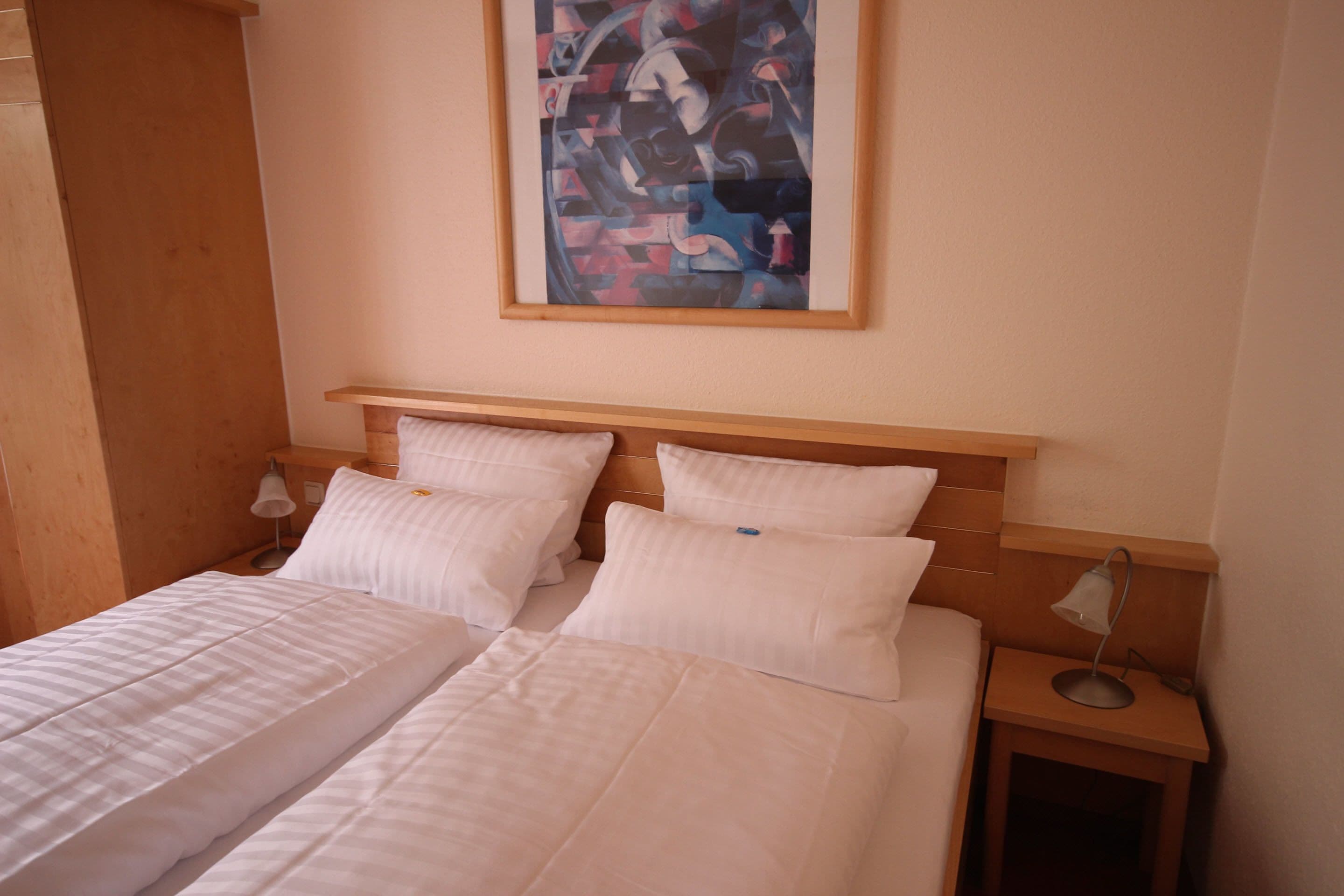 standard double or twin room | desk, free wifi, bed sheets