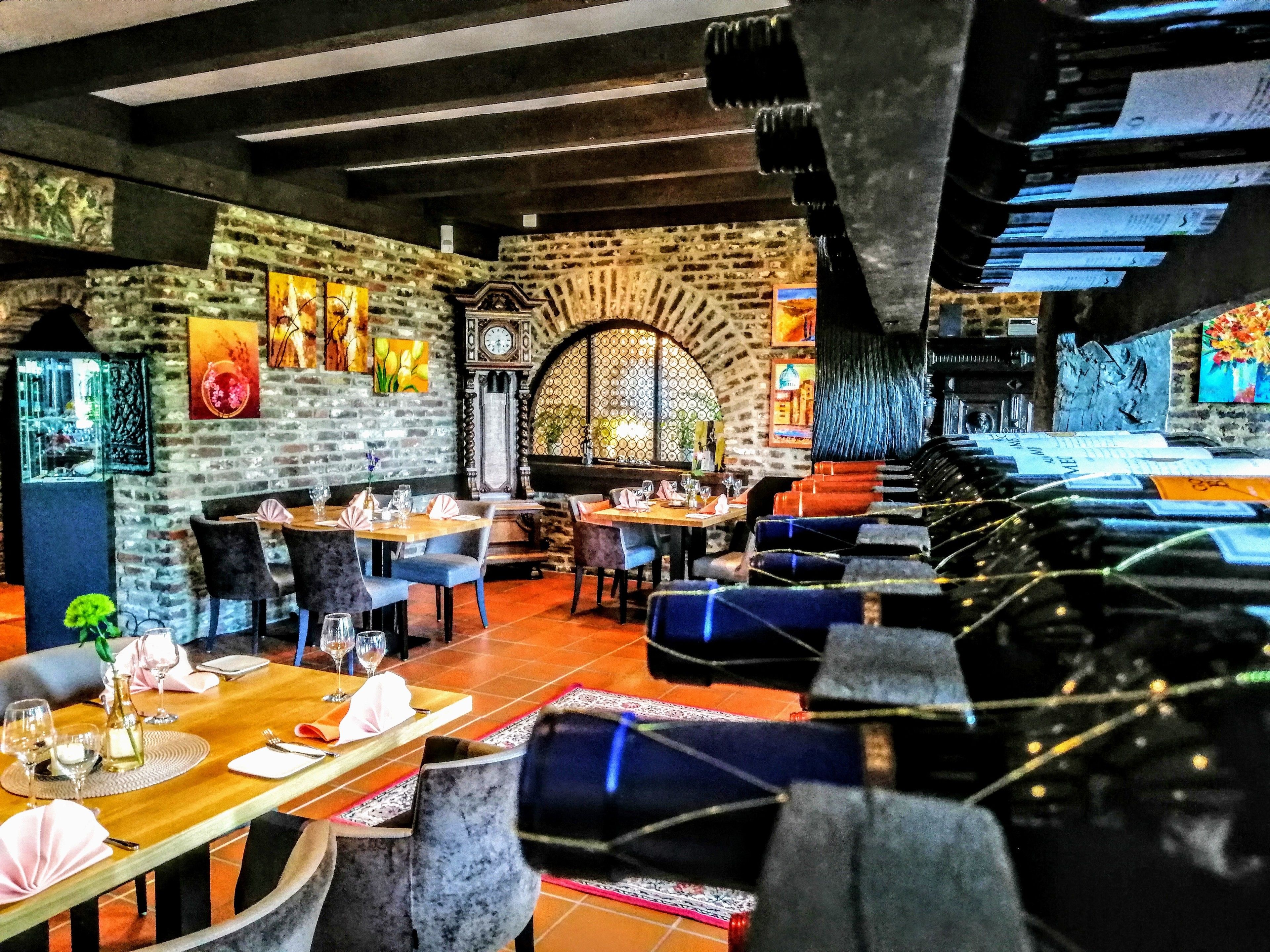 breakfast, lunch, dinner served; garden views