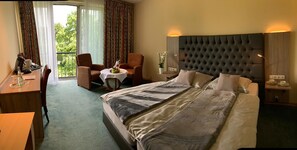 Comfort Double Room | Premium bedding, down comforters, desk, laptop workspace - Hotel Burg Wassenberg (Wassenberg)