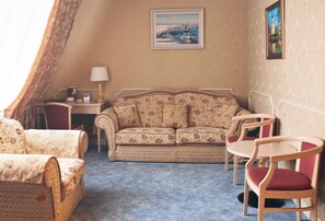 Premium bedding, minibar, in-room safe, desk - Aurora Premier Hotel (Kharkiv)