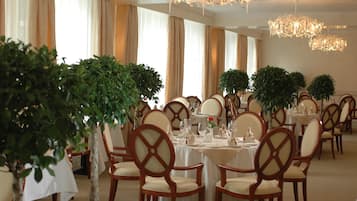 Ze serveren er ontbijt, lunch en diner