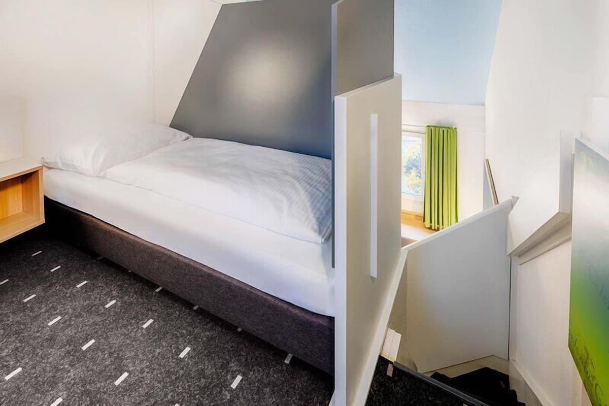 Quadruple Room | Desk, soundproofing, WiFi (free), bed sheets