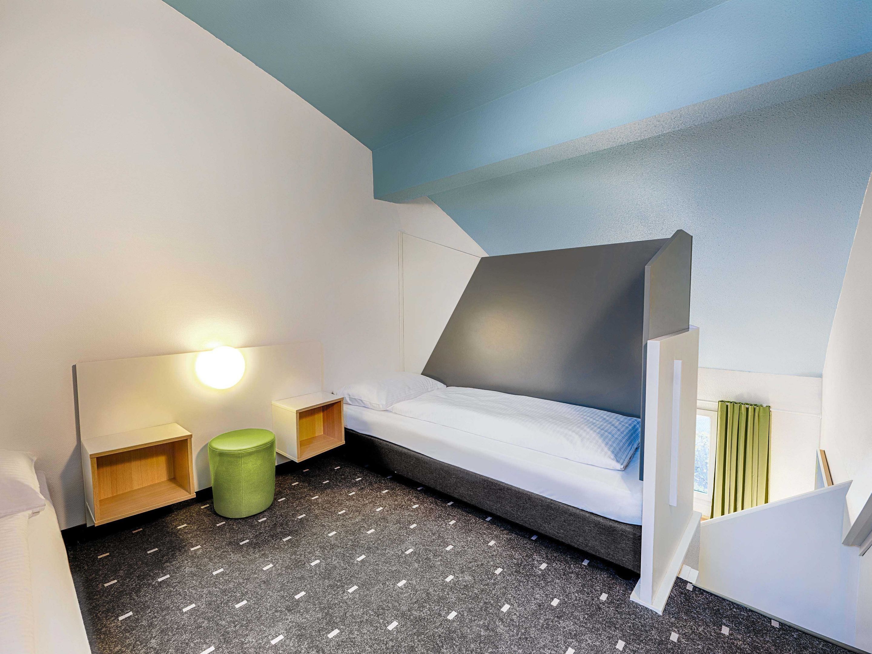 Kamar Quadruple | Meja kerja, kedap suara, Wi-Fi gratis, dan seprai linen