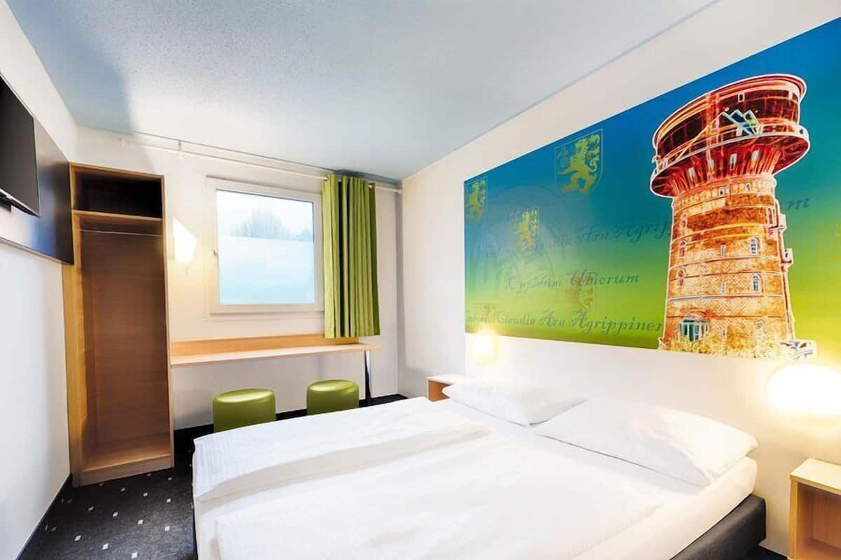 Double Room | Desk, soundproofing, WiFi (free), bed sheets