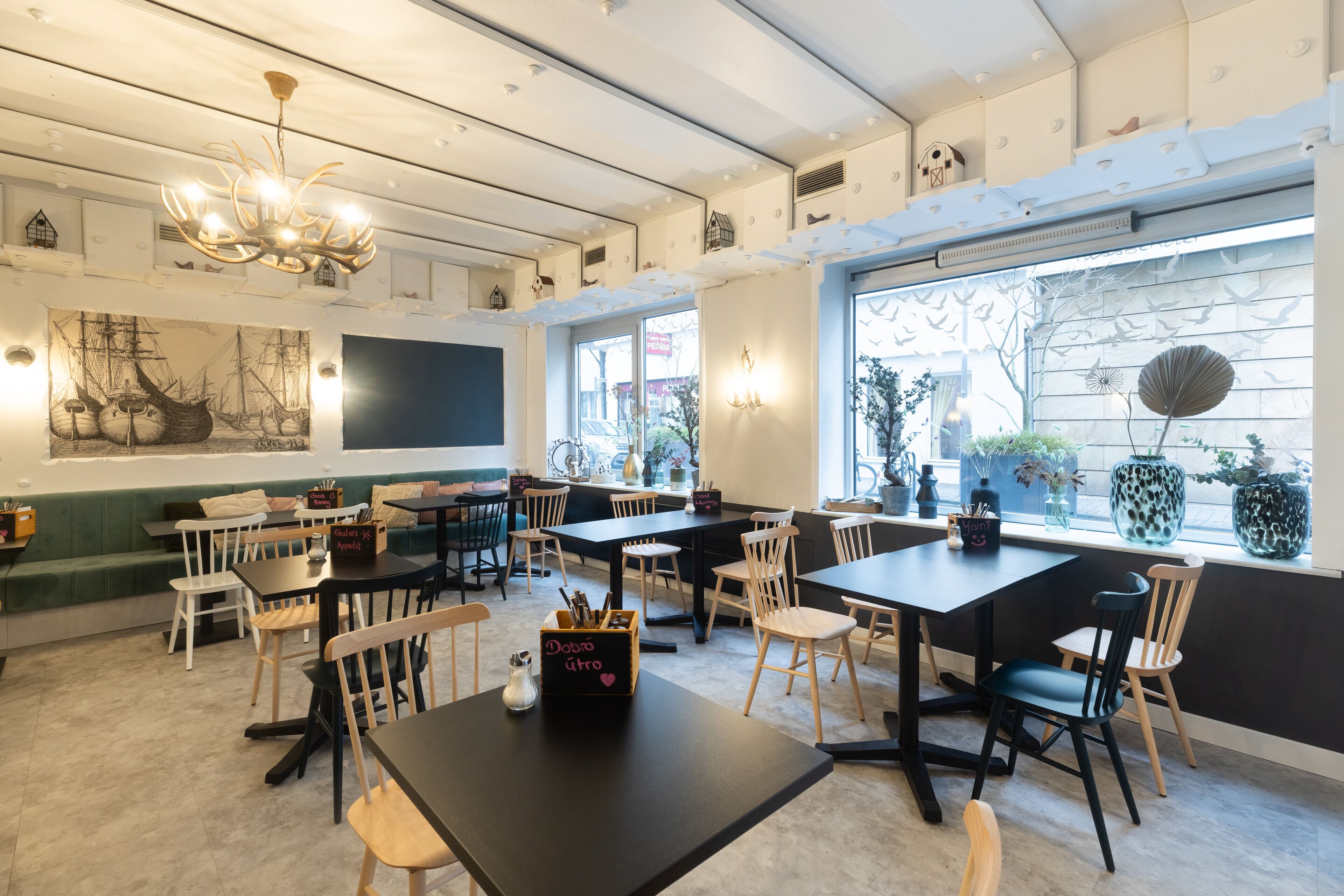 daily continental breakfast (eur 17 per person)