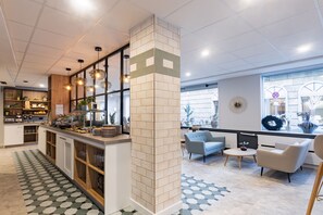 Daily buffet breakfast (EUR 17 per person) - Garner Hotel Cologne Engelbertz by IHG (Cologne)