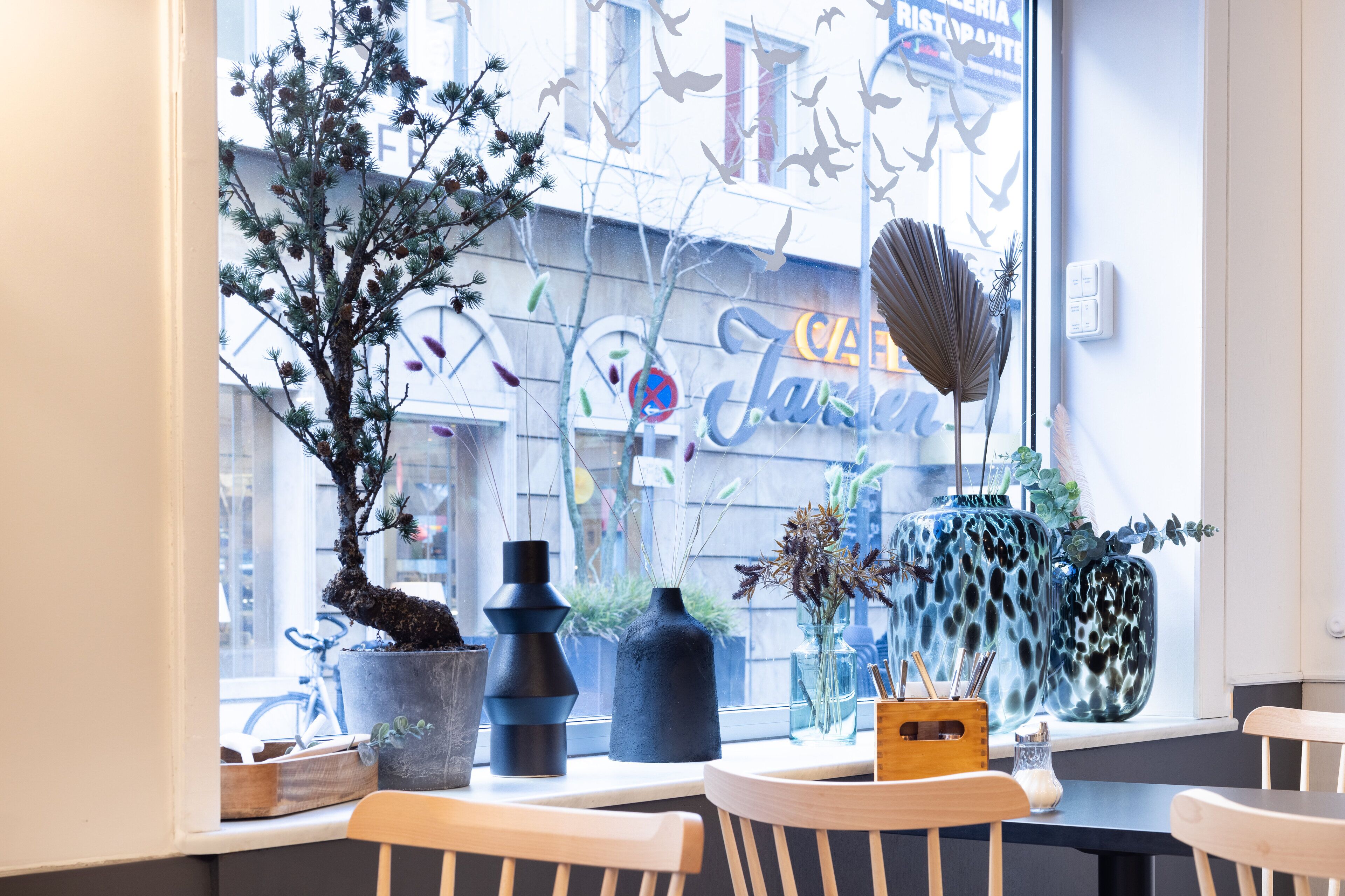 daily continental breakfast (eur 17 per person)