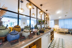 Frokostbuffé hver dag (EUR 17 per person)